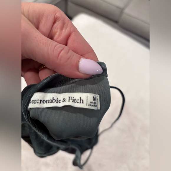 Abercrombie & Fitch Velvet Cowlneck Bodysuit green - Picture 4 of 4